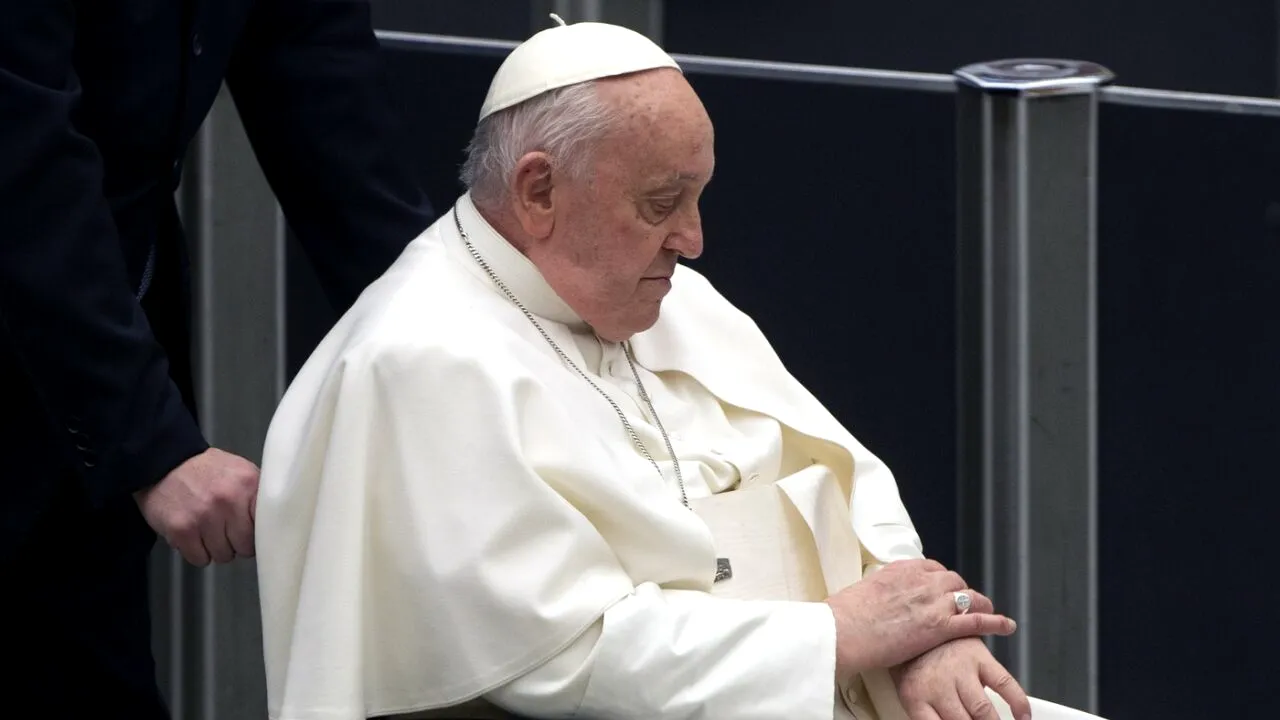 Papa Francisc, dus de URGENȚĂ la spital. I s-a făcut rău și nu și-a mai putut rosti discursul