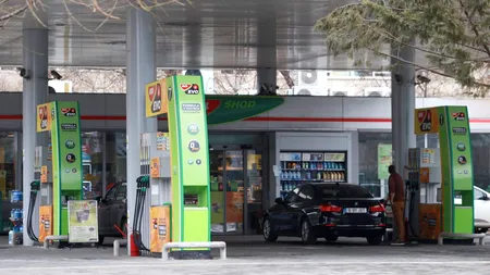 Benzina, mai IEFTINĂ la pompă. Este a patra scădere a prețurilor carburanților, din septembrie