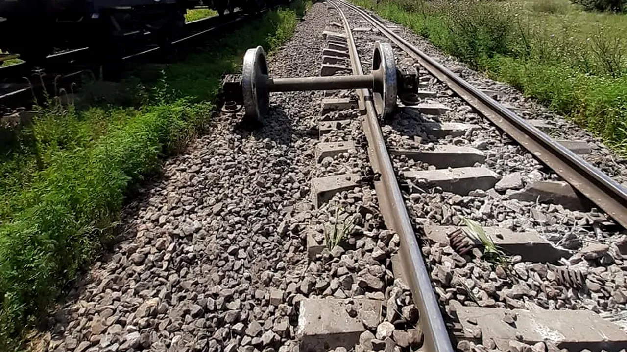 UPDATE - Magistrala București-Constanța a fost deblocată, la Fetești. Traficul feroviar fusese afectat, după ce cinci vagoane ale unui tren de marfă au deraiat