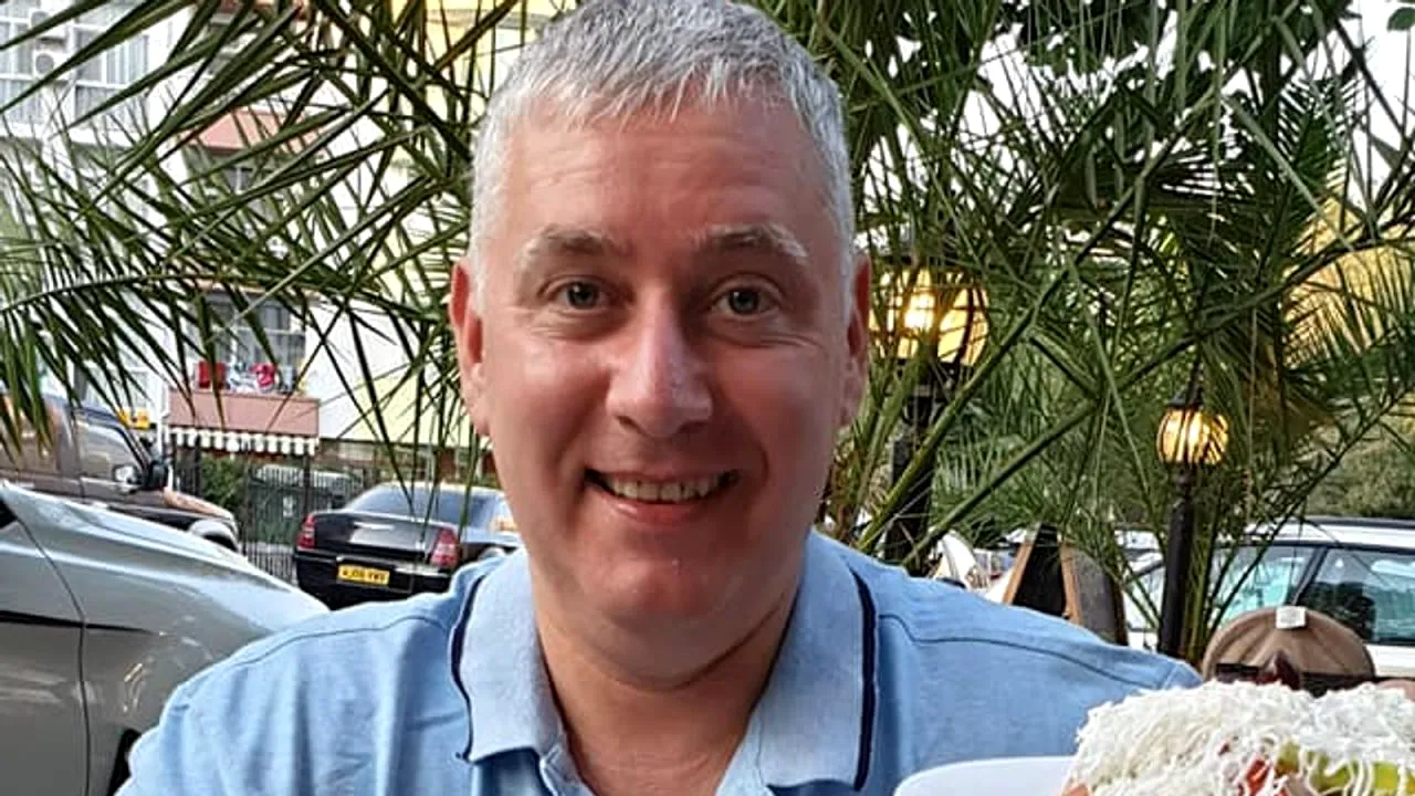 Patronul unui club de noapte din Marea Britanie a murit de Covid-19, la puțin timp după ce i-a criticat pe cei care s-au vaccinat și lansase teorii ale conspiraţiei pe internet