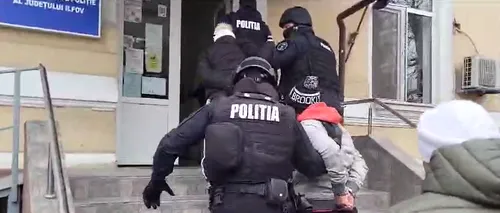 VIDEO | Percheziții în Ilfov, după furtul unui pistol și a 24 de cartușe din casa unui fost ofițer SRI. Patru persoane, duse la audieri