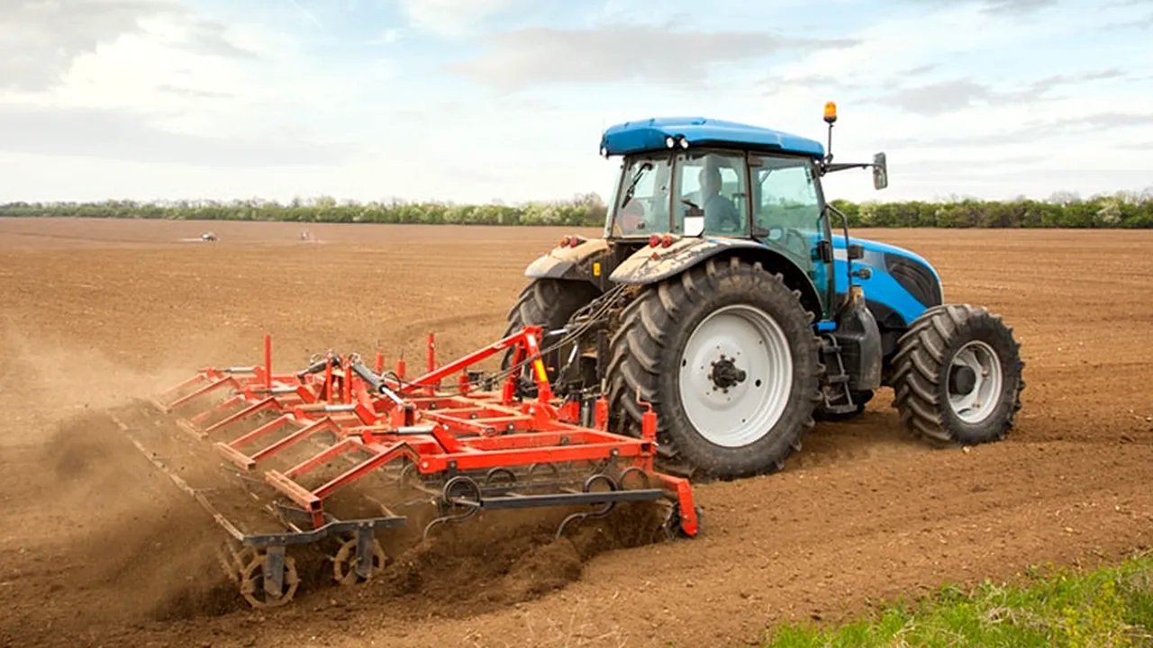 Primii 100.000 de FERMIERI vor primi SUBVENȚIILE pentru lucrările de toamnă în avans