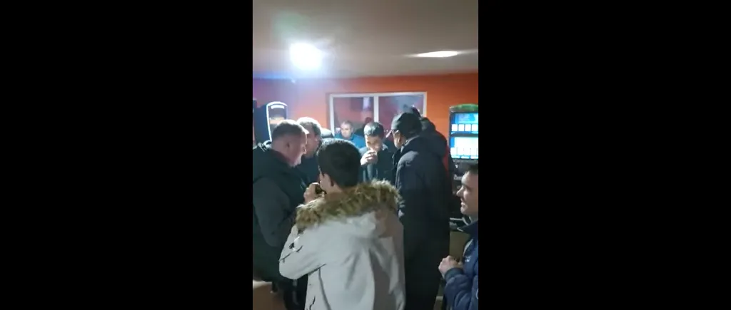 Petrecere cu manele și băutură în plină pandemie într-o comună din Olt. Viceprimarul și un consilier local, printre invitați | VIDEO