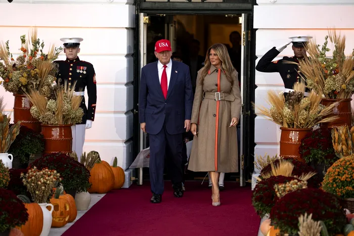 Prima doamnă, Melania Trump, a fost întruchiparea eleganței subtile, la evenimentul de Halloween găzduit de președintele Donald Trump la Casa Albă FOTO: Profimedia
