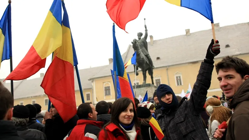 Băsescu: Dacă se poate, de 1 Decembrie fiecare român să-și pună în curte, în balcon, la fereastră, un tricolor cât de mic