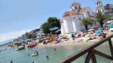 Stațiunea din Grecia unde temperaturile nu trec de 30 de grade ziua, iar noaptea e „FRIG ca în Siberia”. De 30 de ani, e preferata românilor