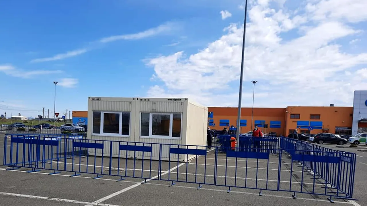 Centru de vaccinare Drive-Thru, amenajat într-o parcare din Arad