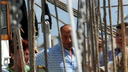 Traian Băsescu a ajuns la petrecerea cu foștii săi colegi de la Academia Navală