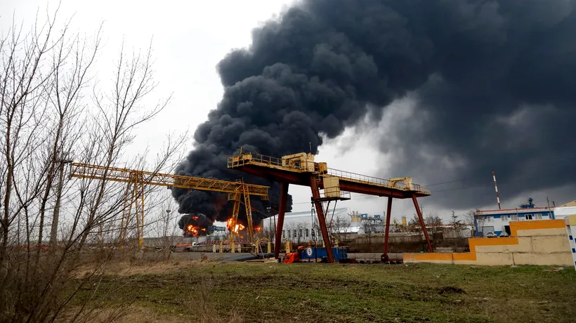FOTO - VIDEO | Rusia acuză Ucraina că a atacat depozitul de petrol din orașul rus Belgorod