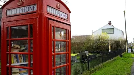 Ideea inedită a pasionaților de literatură. Cum au transformat cabinele telefonice