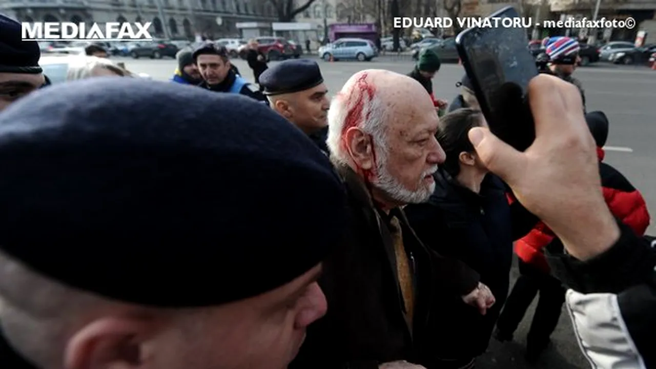 Voican Voiculescu, prezent la monumentul Revoluției, la o slujbă de comemorare a eroilor din 1989, după ce a fost lovit de un pensionar