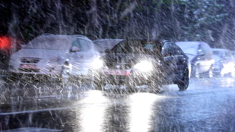 Vremea rea le dă de furcă șoferilor. Trafic în condiții de ninsori slabe, lapoviță și ploi în mai multe județe 
