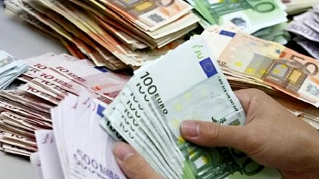 Un euro va depăși 4,75 lei în următoarele luni, spun oamenii de afaceri. 