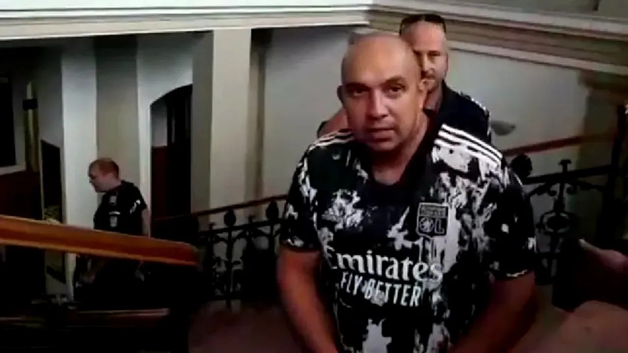Ucigașul din Cluj care le-a luat viețile mamei și bunicii lui ar fi trebuit să fie în închisoare din luna mai. Motivul absurd pentru care se afla în libertate