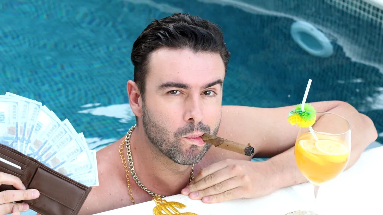 HOROSCOP Septembrie 2024 - Zodiile care vor primi mărire de salariu în această toamnă