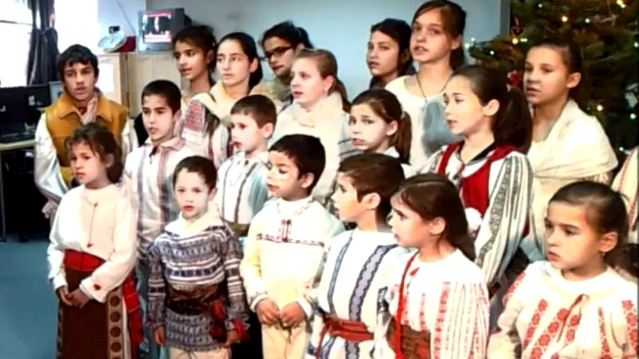 COLINDE. Cântece cu care mergem la colindat 