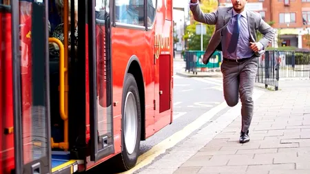 Numărul mediu de ore lucrate pe săptămână de angajații din UE. Pe ce loc sunt românii