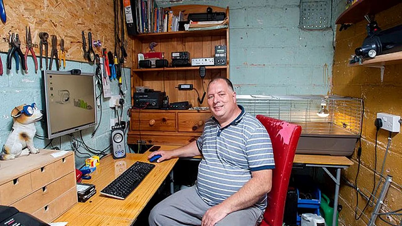 Se afla cu un aparat radio în curtea casei când a avut surpriza vieții lui. „Bine ați venit la bordul Stației Spațiale Internaționale