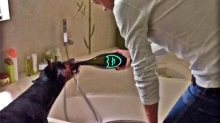 La 18 ani se laudă cu Ferrari si iaht. 