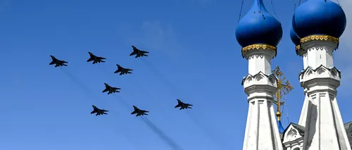În plin război-fulger ratat, Rusia lui Putin organizează parade militare în 28 de orașe. Serghei Șoigu: ”Aproximativ 65.000 de soldați și peste 460 de avioane” | GALERIE FOTO