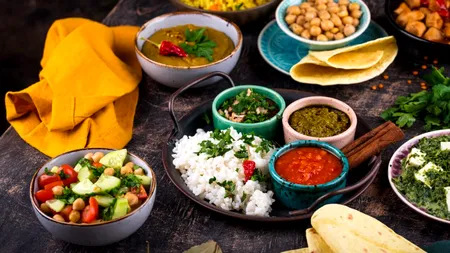 Nepalezii, filipinezii, indienii sau ceylonezii stabiliți în România și-au făcut APROZAR ASIATIC în România. Ia neamule, patal, khichri, amla..!