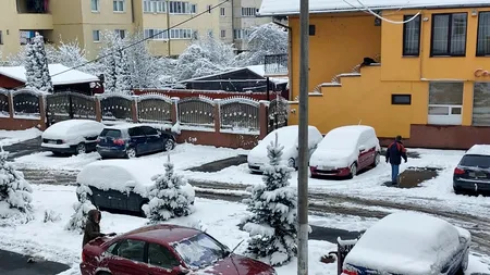 Amendă uriașă pentru șoferii care nu își curăță zăpada de pe mașini. Ce prevede Codul Rutier
