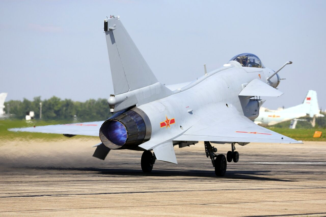 Avion de luptă chinez Chengdu J-10. Sursa Foto: Profimedia 