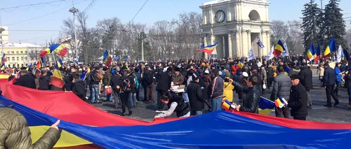 Miting de amploare la Chișinău pentru unirea Republicii Moldova cu România. Băsescu: „Cerem <i class='ep-highlight'>Parlamentelor</i> de la București și Chișinău să voteze, din nou, unirea. UPDATE