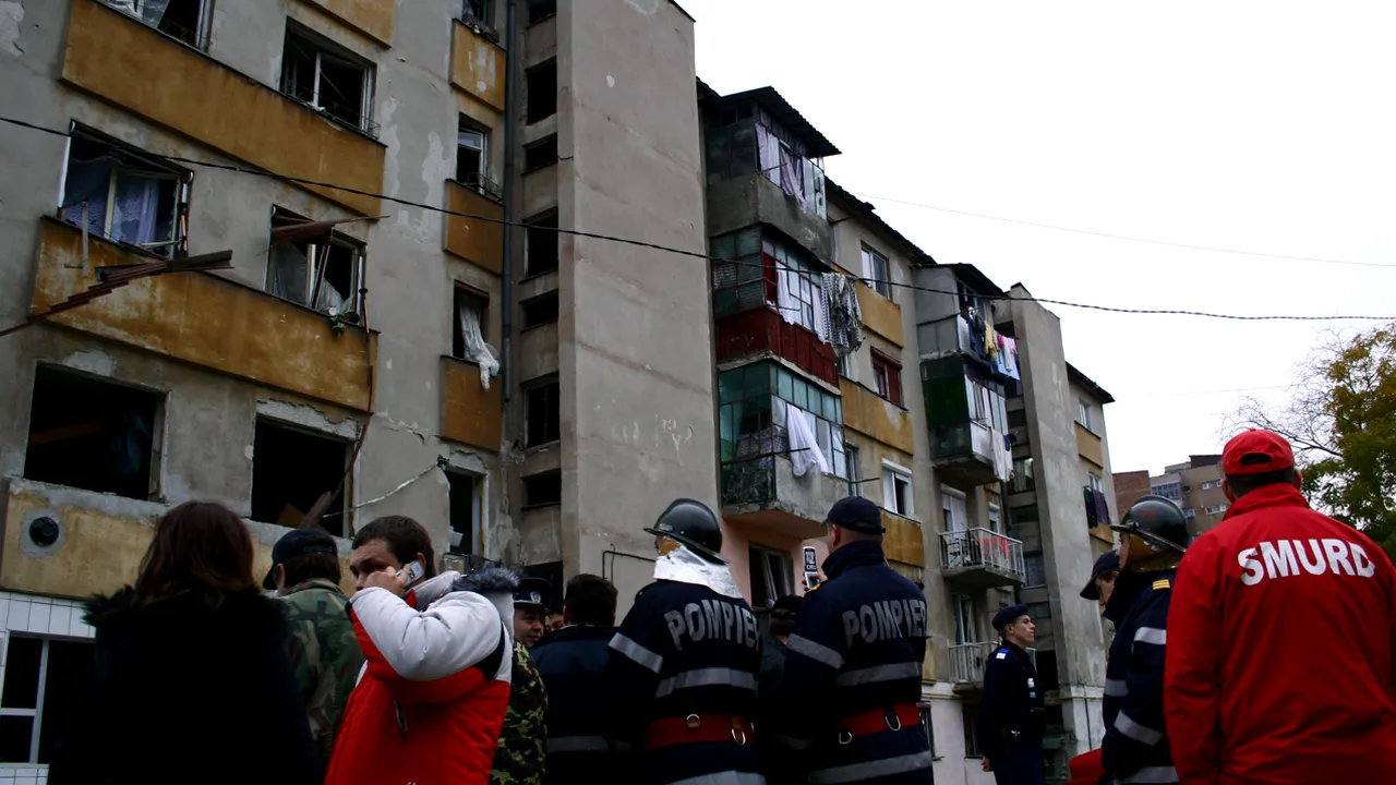 Explozie într-un bloc. Cinci persoane, între care un copil, au fost rănite