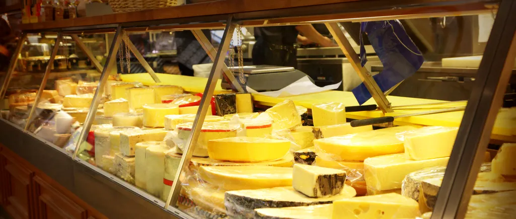 FRAUDĂ alimentară: Brânzeturi false și pesticide. Cum sunt PĂCĂLIȚI românii în piețe și supermarketuri