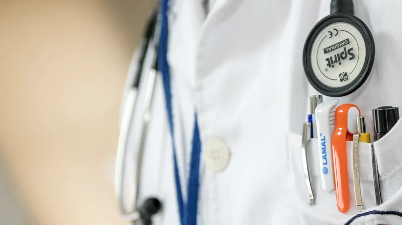 Un medic din Timiș este acuzat că a folosit identitatea pacienților pentru a deconta consultații fictive. Descoperire neașteptată făcută de polițiști în biroul lui