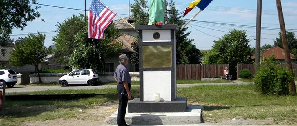 Locuitorii dintr-o localitate din Prahova au propria Statuie a Libertății. Cine a venit cu ideea