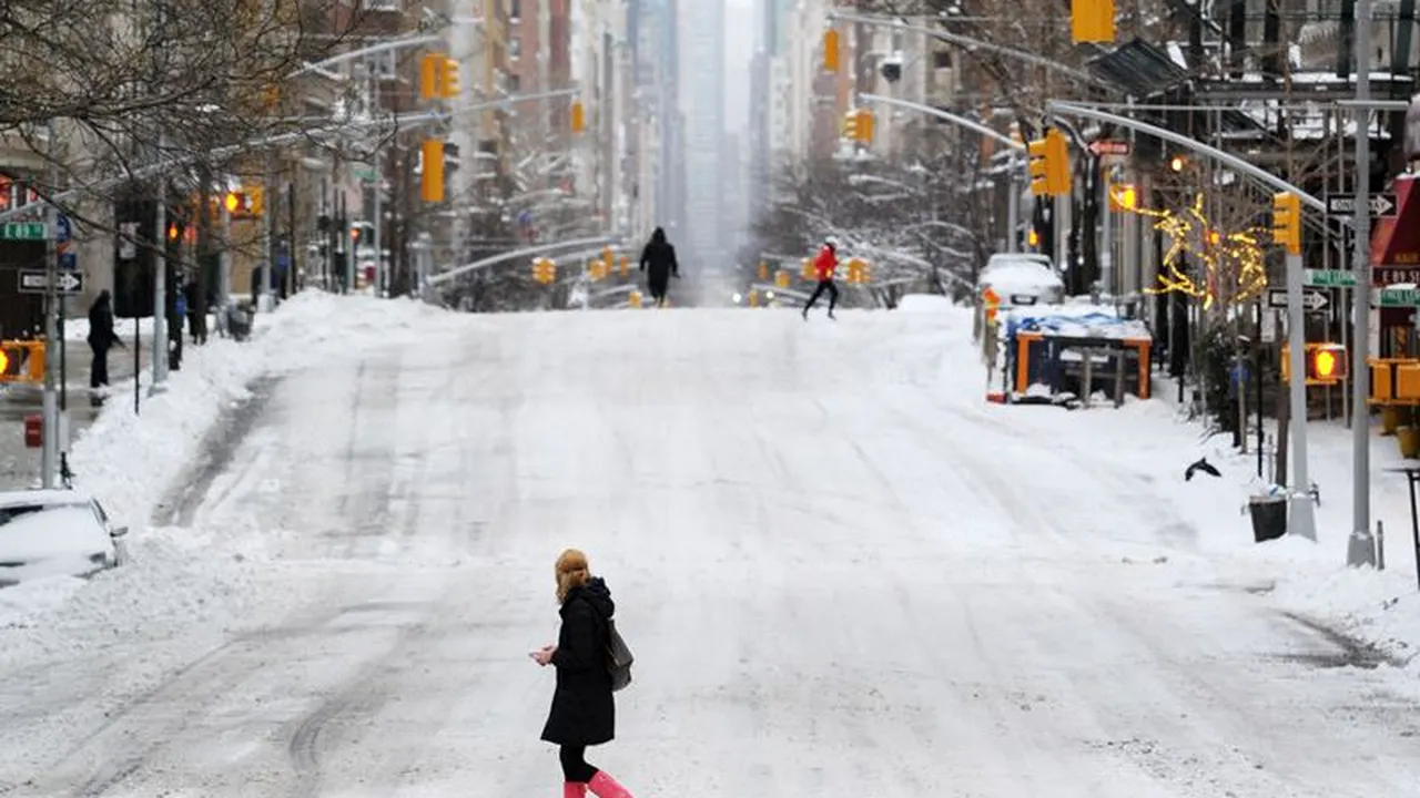 Milioane de oameni, blocați în locuințe în nord-estul Statelor Unite, din cauza viscolului