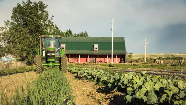 Fermierii, afectați de creșterea prețului la motorină. Vor reduce din lucrările solului, iar producția va fi mai mică