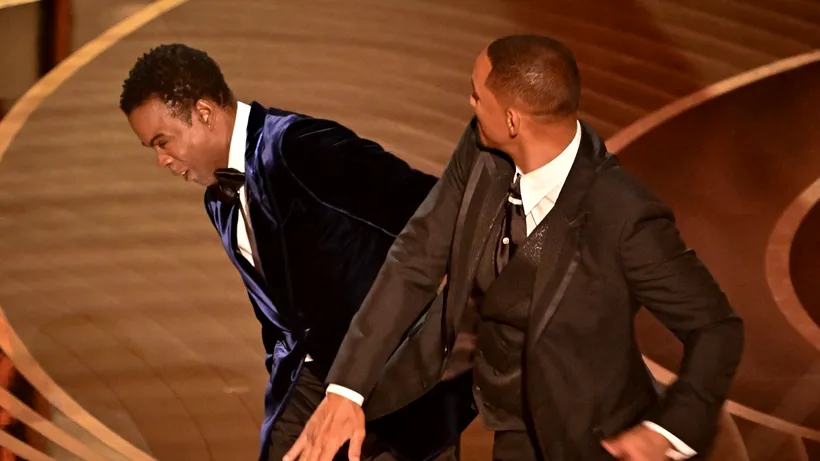 FOTO - VIDEO | Will Smith l-a pălmuit pe Chris Rock, la Gala Oscar 2022. Motivul pentru care s-a enervat