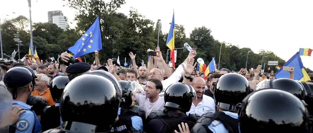 Jandarmeria, în alertă! Protestatarii din Piața Victoriei au primit amenzi în valoare de 7.000 de lei