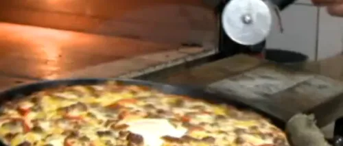 Un buzoian a comandat o pizza și a primit două bonuri fiscale. Cum a fost păcălit să lăse șpagă fără să vrea 