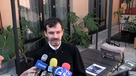 Un preot nevăzător din Mehedinți împarte lumină credincioșilor de 11 ani