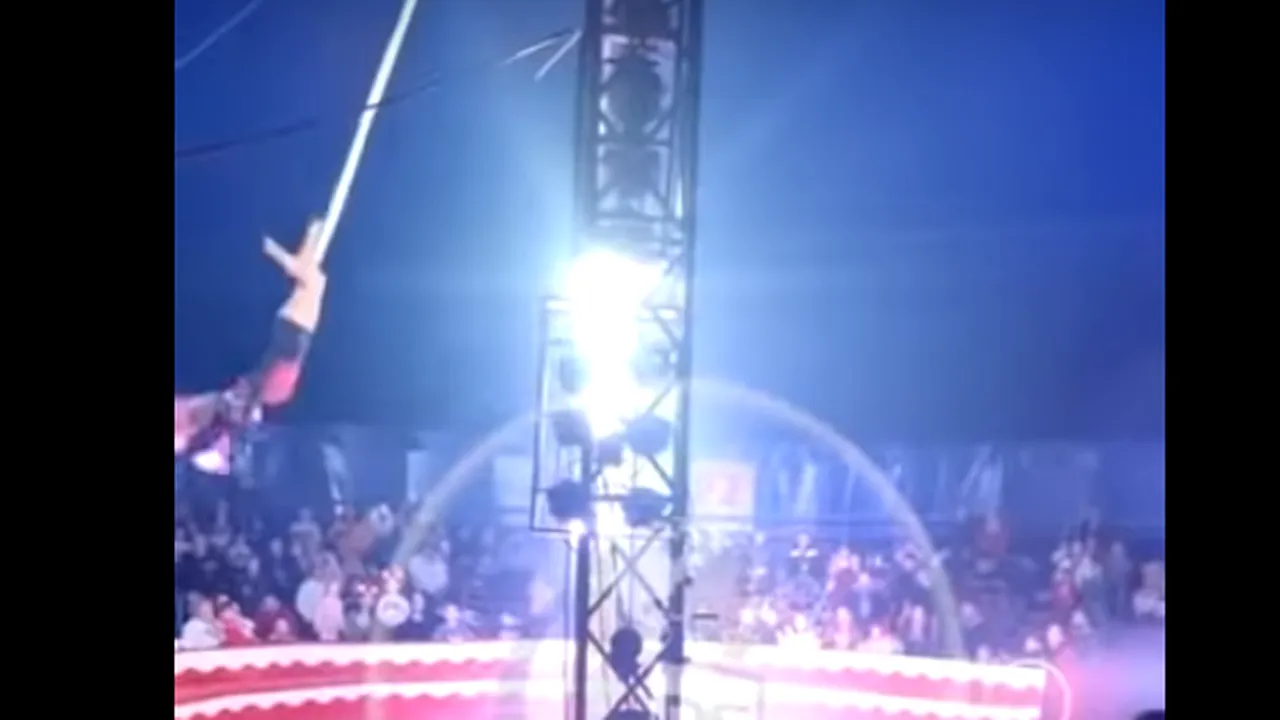 VIDEO șocant cu o acrobată de la un circ din Satu Mare care cade de la înălțime