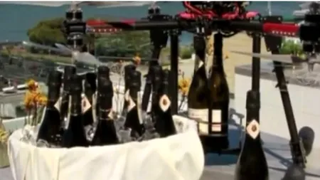 Chelnerul de ultimă generație. Cum sunt serviți clienții la un hotel din California