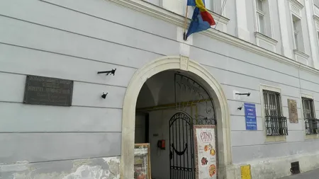 Surpriză pentru cei care au trecut vineri prin fața Muzeului Etnografic