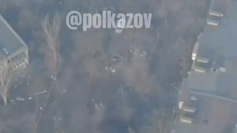 VIDEO | Noi imagini din dronă cu loviturile asupra ruşilor, în Mariupol. Subunitatea militară Azov. „Noi ţintim fără să distrugem casele”