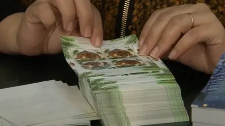 Premieră în România: au apărut primele timbre cu miros de brad. Unde se găsesc și cât costă