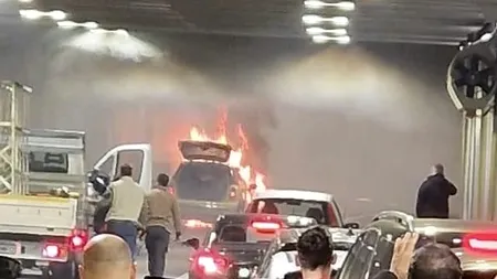 O mașină a luat foc în Pasajul Unirii! Traficul, blocat / Prefectul Capitalei anunță prima măsură - FOTO&VIDEO