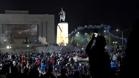 Țara la un pas de revoluție după alegeri: Protestatarii l-au eliberat din închisoare pe fostul președinte! - FOTO/VIDEO