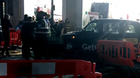Panică la Londra: un taximetrist a intrat într-un grup de pietoni în centrul orașului. Cel puțin patru oameni, răniți. Șoferul a fost reținut