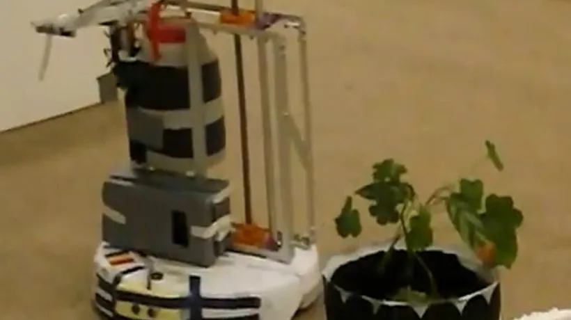 VIDEO. Cum arată Dronică, Nicușor și Awesomezor, roboții inteligenți creați de studenții de la UBB Cluj, care fac treburi casnice și păzesc casa de hoți