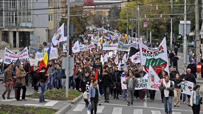 Aproape o mie de persoane protestează la Cluj față de proiectul de la Roșia Montană