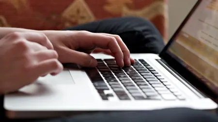 COMUNICAȚII. ANCOM: Traficul de internet și date în rețelele fixe, cu 30% mai ridicat în starea de urgență. Când au fost vârfurile de consum