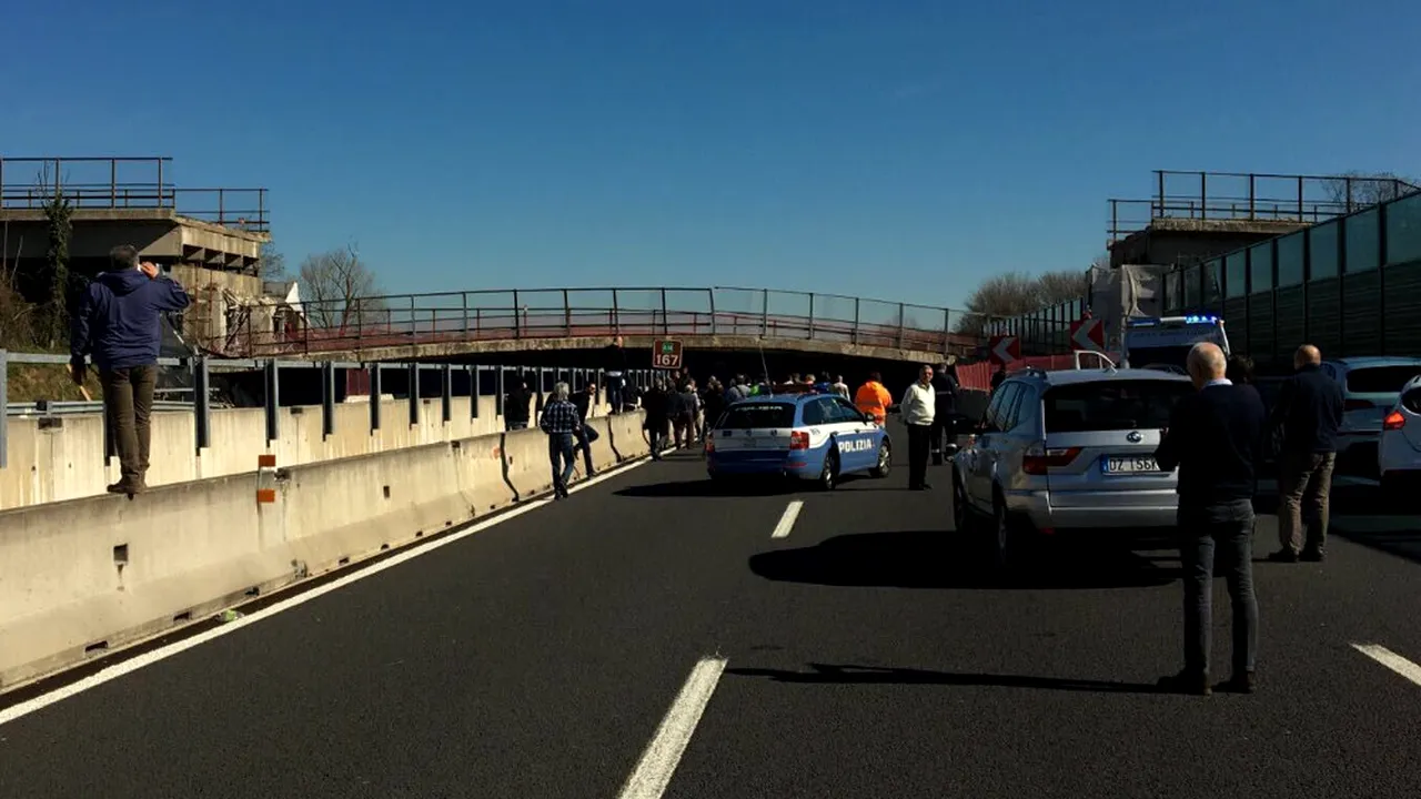 Trei români răniți în Italia, după ce podul la care lucrau s-a prăbușit. Cum s-a produs tragedia în care au murit alți doi oameni. Guvernul face o anchetă. UPDATE